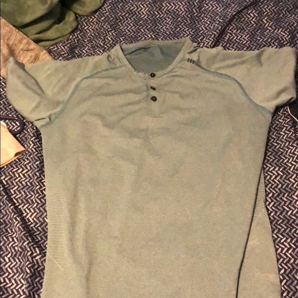 Lulu lemon shirt